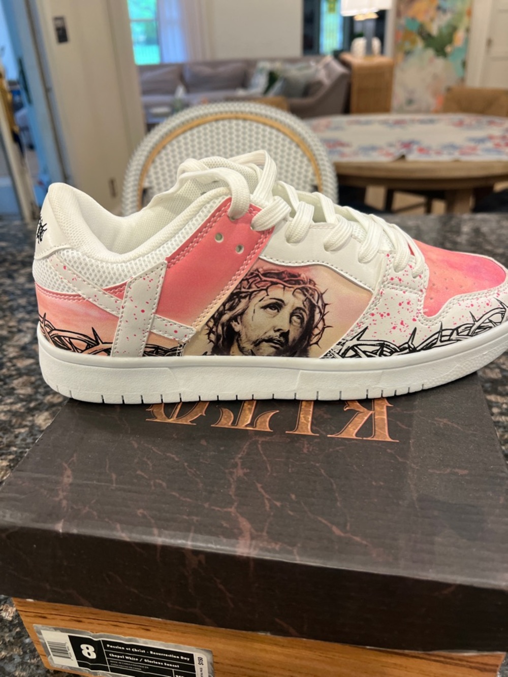 Men’s White & Pink kito Passion of Christ  Low-Top Sneakers